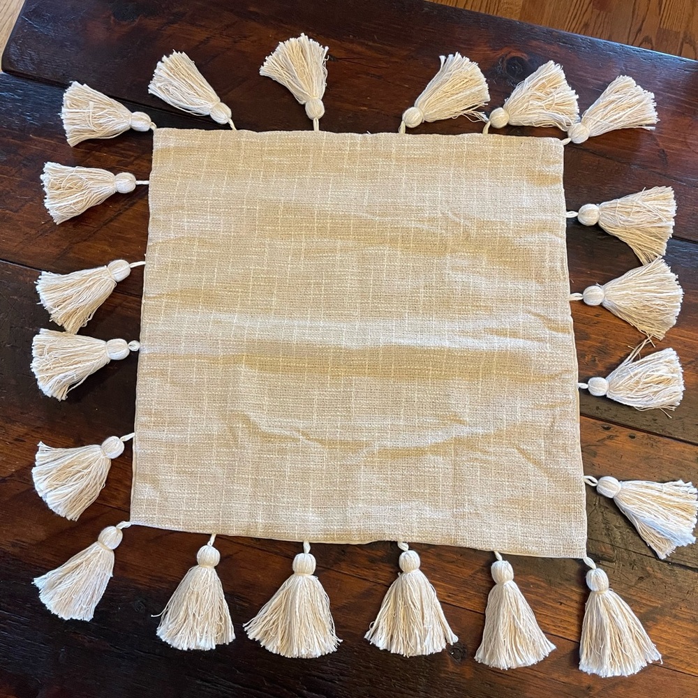 Pillow cover with tassels